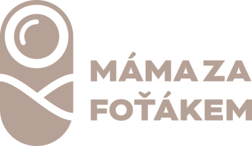 Máma za foťákem